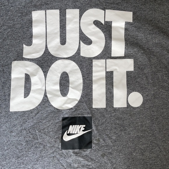 🔥🔥NIKE SHIRT🔥🔥 - Picture 2 of 3